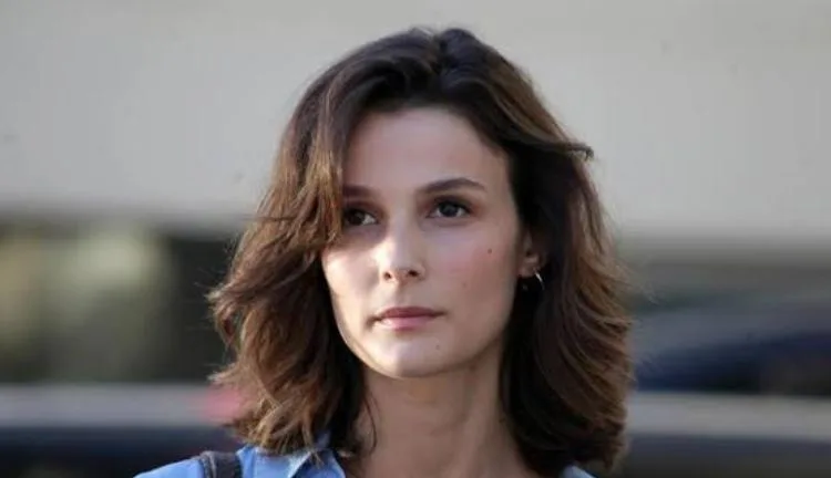 Büşra Develi ha annunciato con entusiasmo ai suoi fan la buona notizia della prima serie TV del 2023!