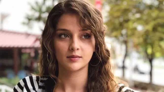 Ecem Çalhan è uno dei giovani attori televisivi più fortunati degli ultimi anni! Chiedi perché? Ecco la risposta