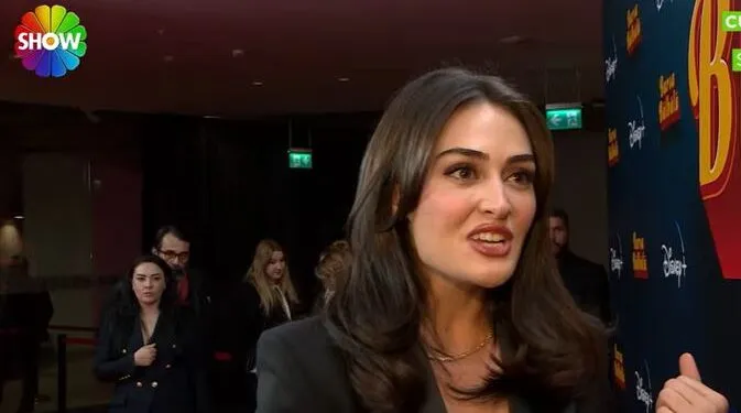 Non c’è Ezgi Mola, ma Kıvanç Tatlıtuğ ed Esra Bilgiç si incontrano in una nuova serie!