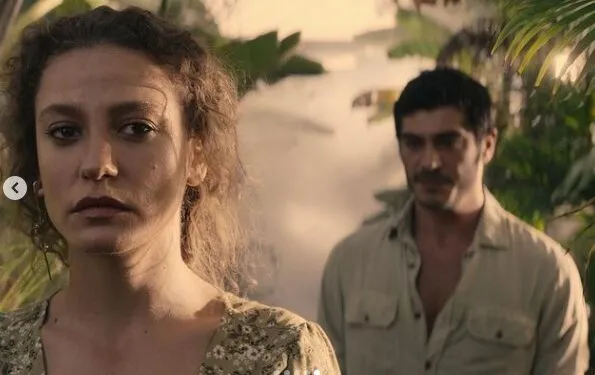 Tante sorprese da Mert Ramazan Demir, Serenay Sarıkaya e Burak Deniz, gli attori della serie Şahmaran!