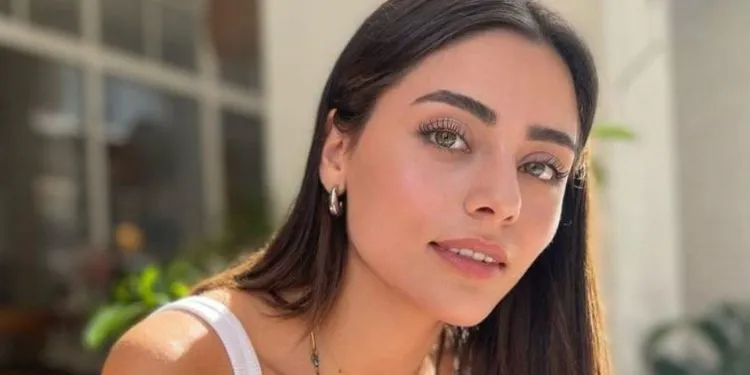 Halil İbrahim Ceyhan negli attori maschi e Sıla Türkoğlu nelle attrici hanno lasciato il segno sui social media!
