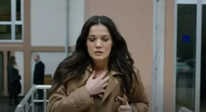 Mentre molti attori hanno paura, quanto è a suo agio Pınar Deniz con la serie Yargı!