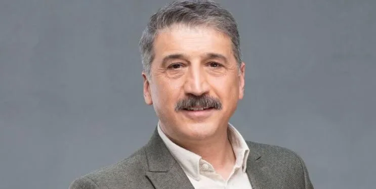 La presenza di Cem Davran è una grande vittoria per Hande Erçel e Burak Deniz nella serie TV İki Yabancı!