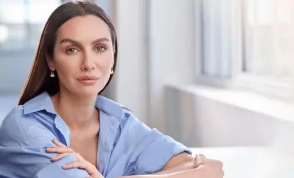 Birce Akalay, di cui si parlava nella serie Kuş Uçuşu, ha lanciato un appello per le vittime del terremoto e ha ottenuto risultati immediati!