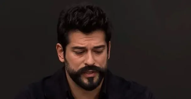 Burak Özçivit ha sia aiutato che chiesto lezioni da imparare!