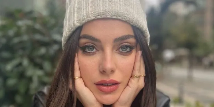 Popolare con il personaggio di Yaren nella serie TV Hercai, İlay Erkök ha creato una nuova immagine per la nuova serie!
