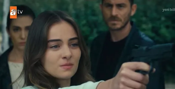 Vede il personaggio di Suna, che guarda Mina Derman, nell’ambiziosa serie di ATV, Ben Bu Cihana Sığmazam!