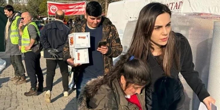 Yağmur Tanrısevsin, che è tornato ad Antakya, dove è stata girata la serie Kalp Yarası, ha subito un altro infortunio al cuore!