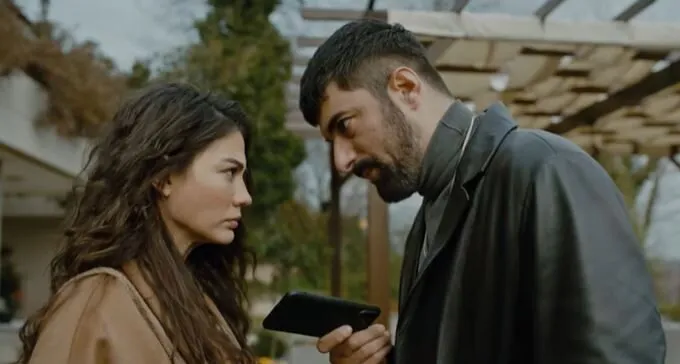 L’interesse sta aumentando in modo esponenziale, l’armonia di Engin Akyürek e Demet Özdemir migliora ad ogni nuovo episodio!