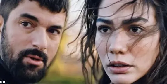 Engin Akyürek e Demet Özdemir sono molto fortunati, ogni modo è possibile per la serie Adım Farah!