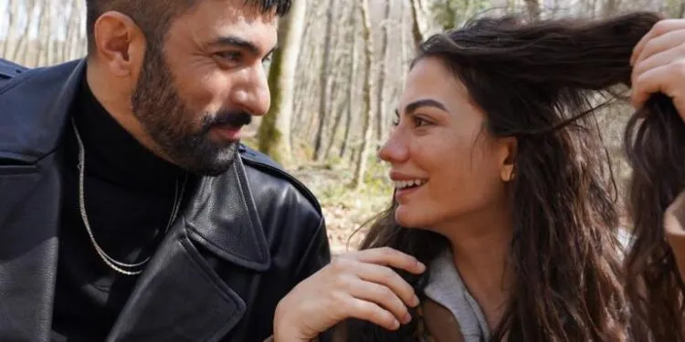 La serie Adım Farah di Demet Özdemir e Engin Akyürek ha rivelato il primo grande pericolo!