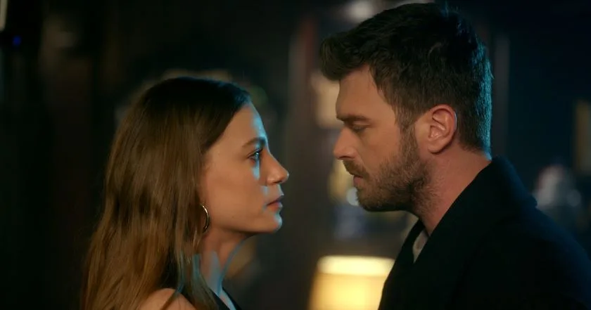 La serie Aile ha dimostrato la sua maturità ora, l’influenza di Kıvanç Tatlıtuğ e Serenay Sarıkaya si riflette nelle cifre!