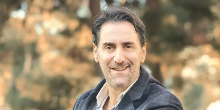 Perché Bekir Aksoy critica la serie Yasak Elma, che si prende gioco di se stessa, è già piena di assurdità!