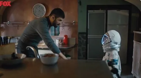 Mentre Kerimşah nella serie TV Adım Farah sta differenziando la storia, Engin Akyürek sta facendo un talent show!