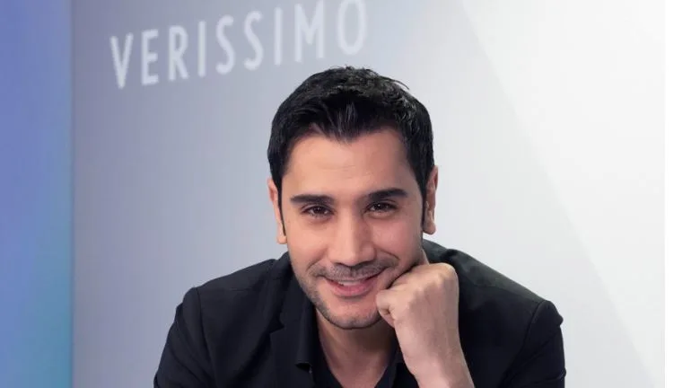 Questa volta Uğur Güneş sta compiendo decisi passi avanti sulle orme di Can Yaman e Kerem Bürsin!