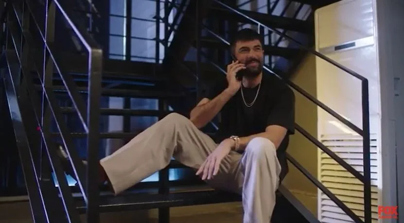 Sul set di Adım Farah, Engin Akyürek non ha potuto girare la scena a causa delle risate e il pubblico non è riuscito a uscire dal video!