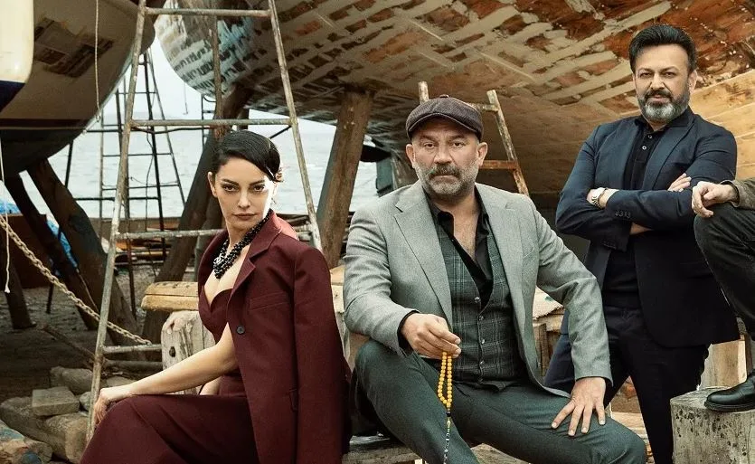Serhat Kılıç e Sezin Akbaşoğulları elogiati per la loro nuova serie TV!
