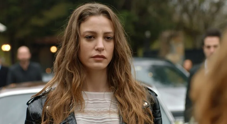 Serenay Sarıkaya farà una nuova sorpresa al culmine della sua carriera!