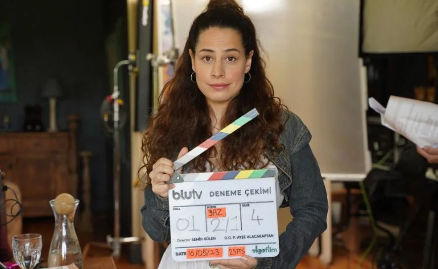 Aslı İnandık è tornata sui set con una nuova serie TV chiamata Deneme Çekimi!