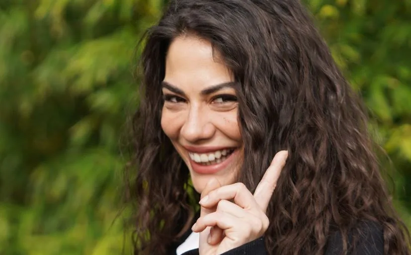 Complimenti a Demet Özdemir, Sıla Türkoğlu è stata rimossa dalla cima della lista!