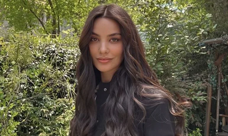 Ha rifiutato per molti anni, alla fine ha accettato! Hazal Filiz Küçükköse ha lasciato la sua testardaggine nella serie!
