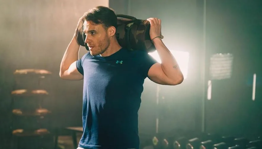 La sceneggiatura è sullo sfondo, molti fan si sono persi di vedere Kerem Bürsin nelle serie TV!