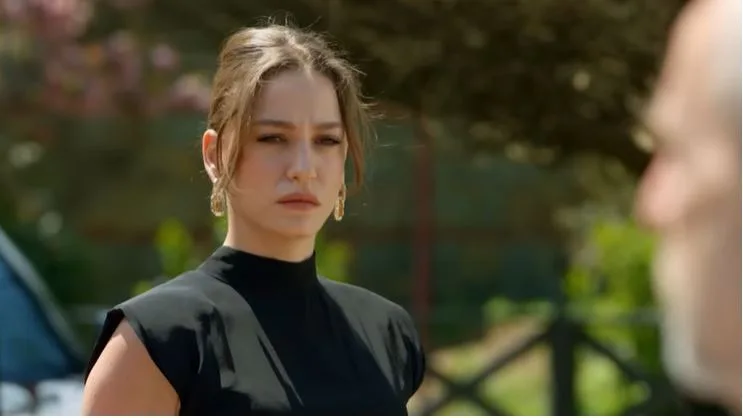 Serenay Sarıkaya indossava il ruolo come una maglietta, l’avvelenamento da potere nella serie Aile ha trasformato Devin in un mostro!