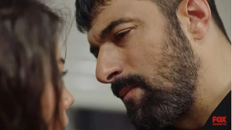 Engin Akyürek ha mostrato una verità ai giovani attori che mirano all’estero!
