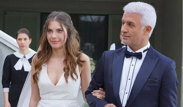 Le scene del matrimonio della serie Yasak Elma hanno funzionato molto bene anche al matrimonio di Eda Ece!