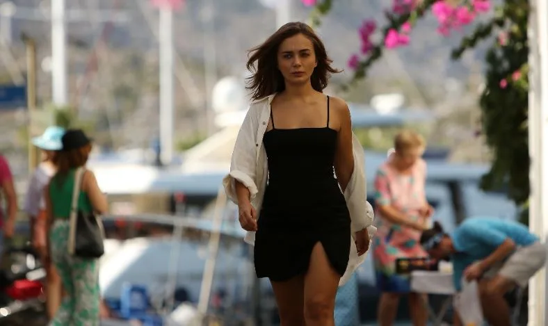 Il personaggio di Defne in Maviye Sürgün ha attratto Damla Sönmez!