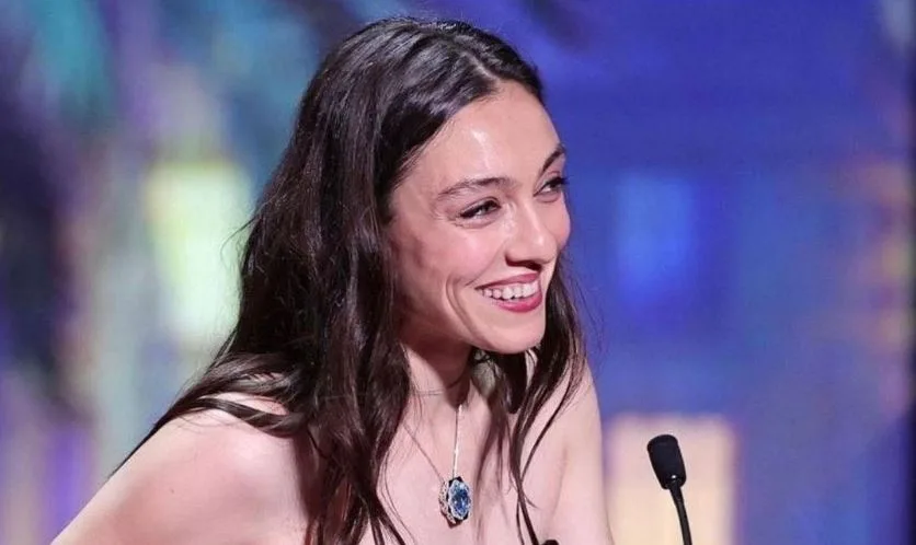 Il successo di Merve Dizdar a Cannes ha detronizzato Demet Özdemir!
