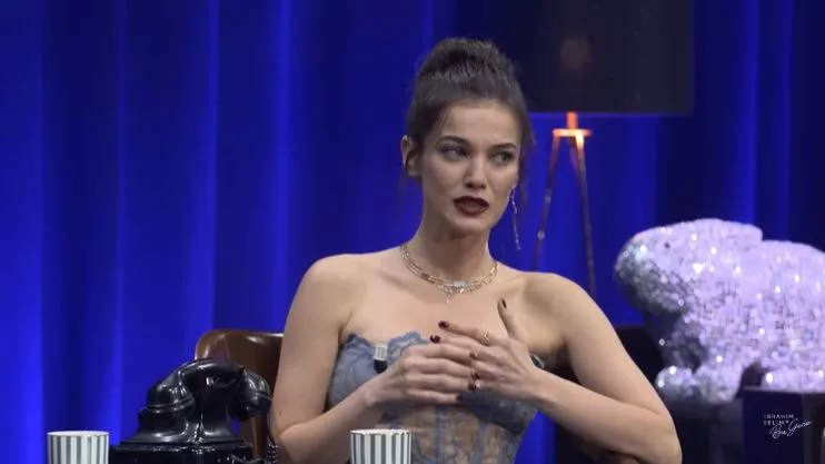 Pınar Deniz ha detto che le buone intenzioni di sua madre hanno dato del filo da torcere alla famosa attrice!