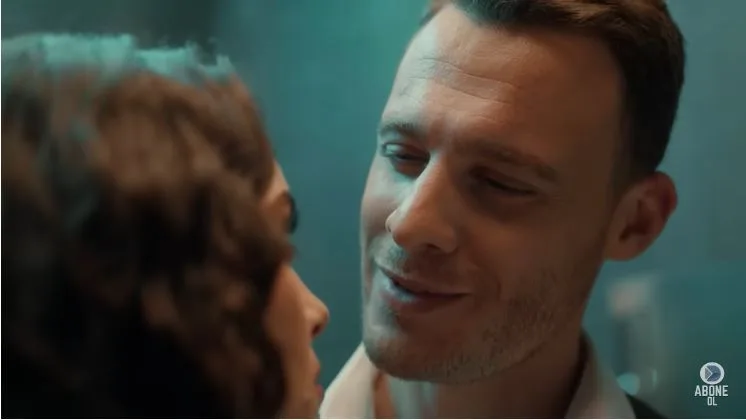 Anche gli sms di Kerem Bürsin sui social media fanno sobbalzare il cuore di milioni di fan!