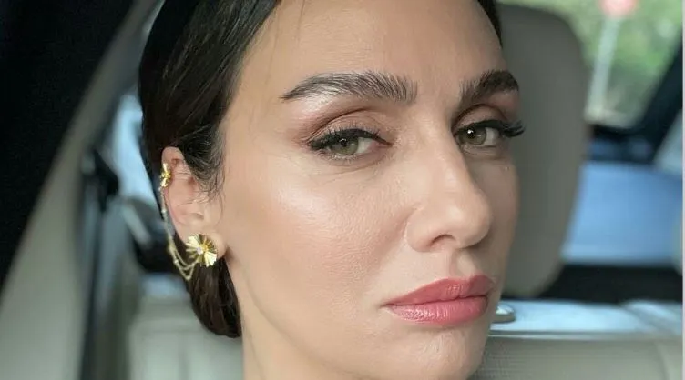 L’ambiente della serie Maviye Sürgün ha reso Birce Akalay la più gelosa!