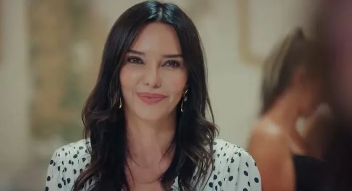 Firdevs Yöreoğlu, l’indimenticabile personaggio di Aşk-ı Memnu, questa volta ha portato Hande Ataizi all’ordine del giorno!