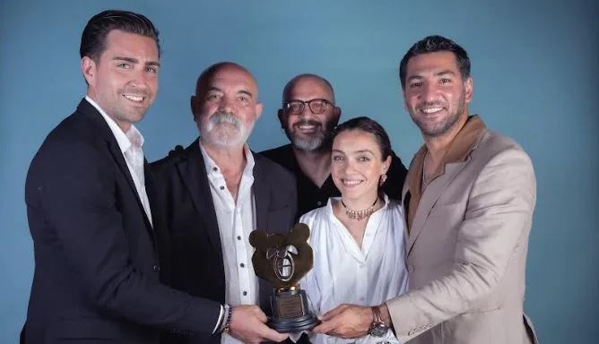 La serie Magarsus con Berkay Ateş, Çağlar Ertuğrul e Merve Dizdar ha vinto un premio prima ancora che iniziasse!
