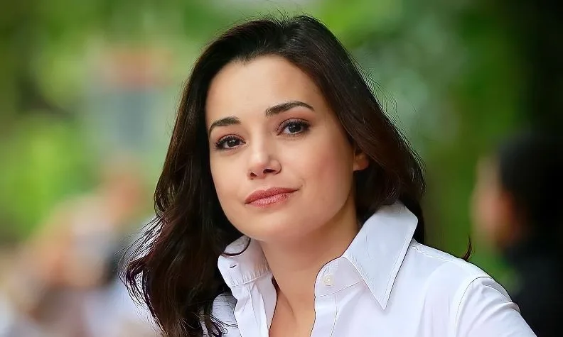 La decisione di Özgü Namal di tornare alle serie TV dopo 9 anni non è stata così facile!