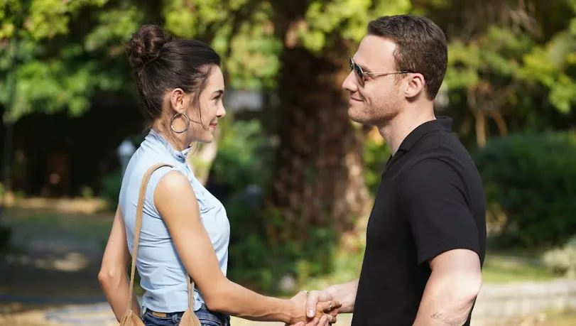 Kerem Bürsin e Hafsanur Sancaktutan hanno mantenuto la loro energia! La serie Ya Çok Seversen ha iniziato a lasciare un segno nelle menti!