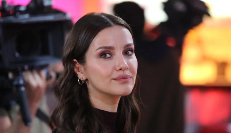 Dopo una stagione difficile nella serie Yürek Çıkmazı, İrem Helvacıoğlu non vede l’ora di tornare!