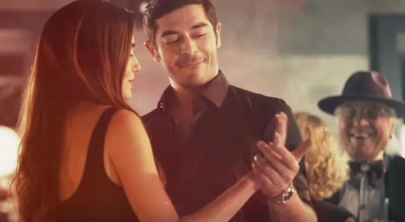 La nuova serie di Hande Erçel e Burak Deniz, Bambaşka Biri, ha iniziato a influenzare il mondo!