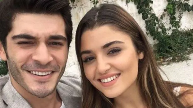 Le aspettative di Fox TV sono alte per İki Yabancı con Hande Erçel e Burak Deniz!