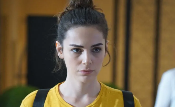 Il successo internazionale della serie Kalp Yarası è stato un grande stimolo morale per Yağmur Tanrısevsin!