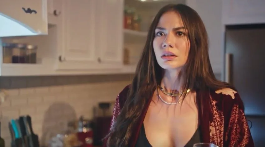 Il grande cambiamento di Demet Özdemir nella serie TV Adım Farah sorprenderà tutti!