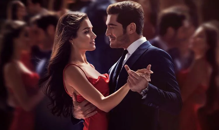 Hande Erçel ha preso d’assalto i social media con la sua nuova serie TV, Bambaşka Biri!