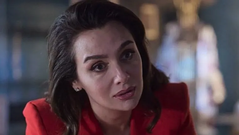Birce Akalay sorprenderà ancora una volta i suoi fan con il suo progetto di serie TV con tocchi social!