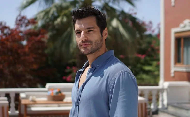 I fan di Serkan Çayoğlu in tutto il mondo sono entusiasti della serie Kader Bağları!