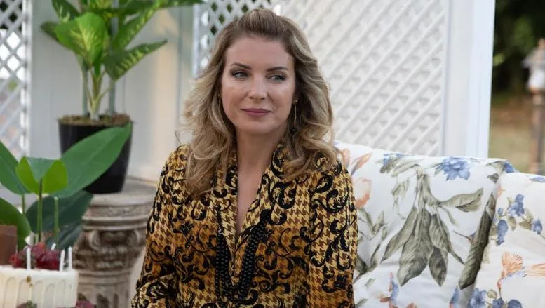 Lo scenario toccante ha convinto Özge Özberk a tornare sui set!