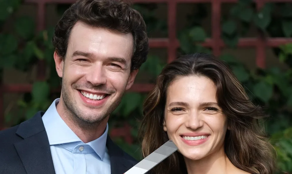 Dopo aver brillato nelle serie TV digitali, Şifanur Gül torna ora con una nuovissima serie TV!