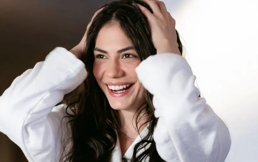 Si sta tentando ogni metodo per salvare la serie TV Adım Farah con Demet Özdemir e Engin Akyürek!