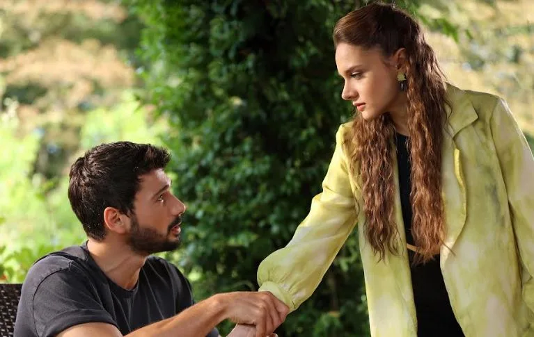 La nuova serie di Miray Daner e Deniz Can Aktaş è iniziata male ma continua bene!